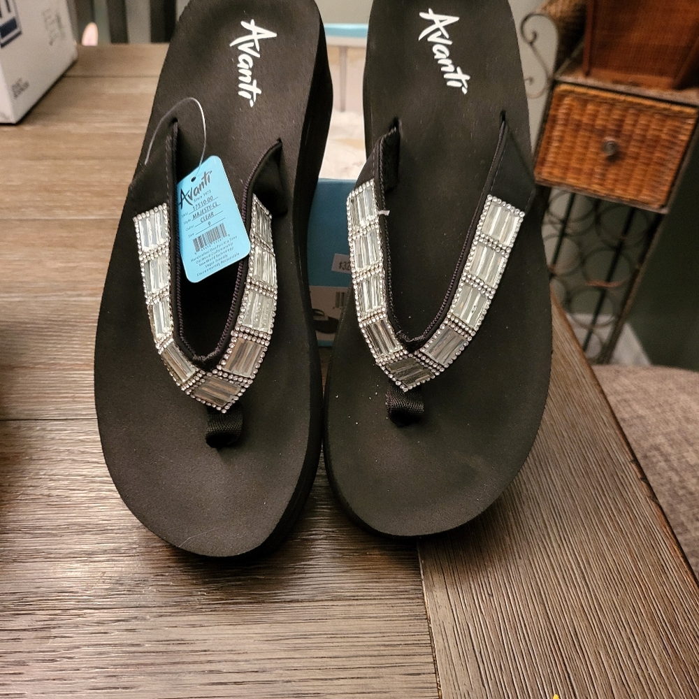 New cute rhinestone flip-flops